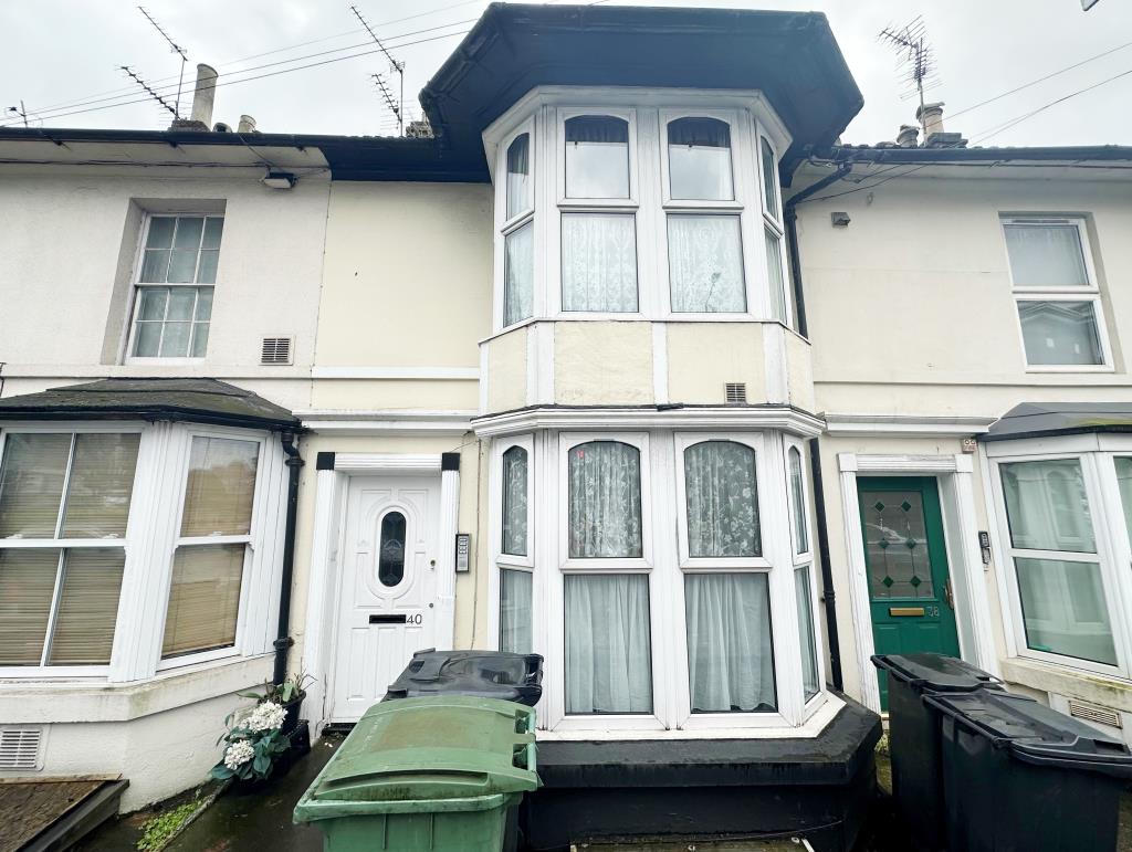Lot: 158 - FORMER HMO WITH POTENTIAL - Terraced house